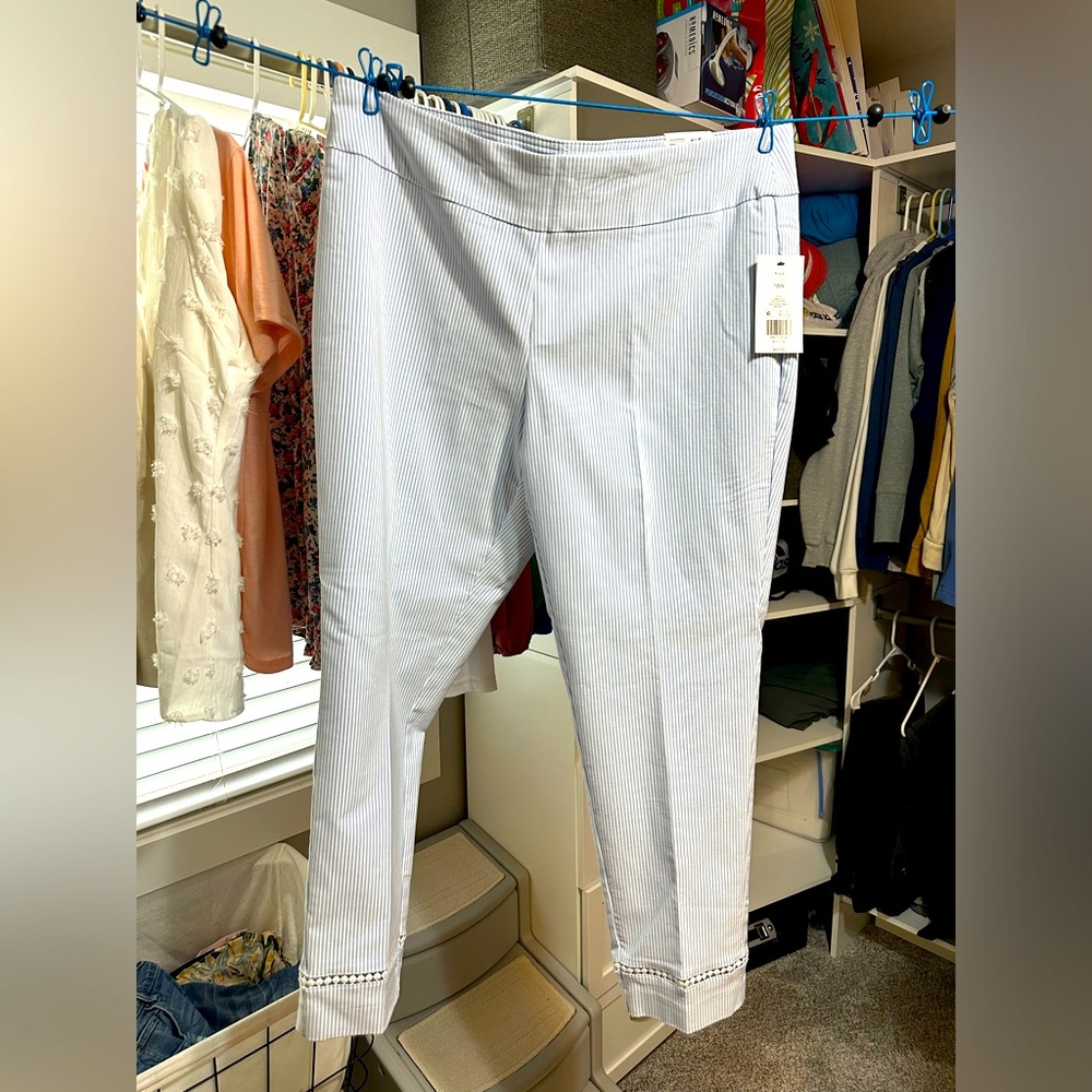 Crown & Ivy spring ankle pants. 18W. New with tags. Never worn.